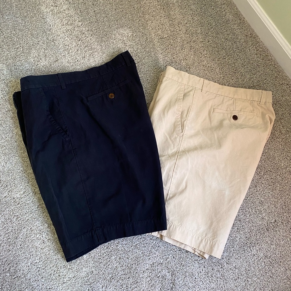 2 pairs of men’s dress shorts